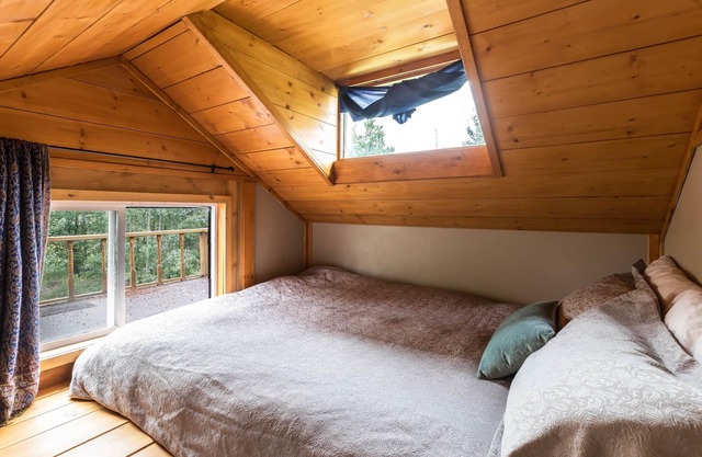 Tiny House on Urban Farm-Glamping