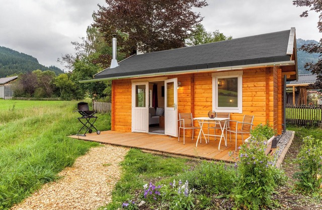 Tiny House "Sundowner Cabin in the Green with Mountain View, Terrace & Garden