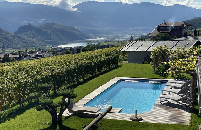 Tip . Dream apartment with a unique lake view and pool WiFi