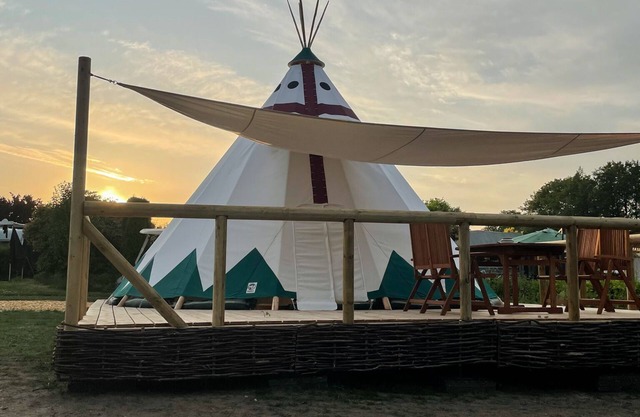 Tipi Blackfoot at Lake Belau