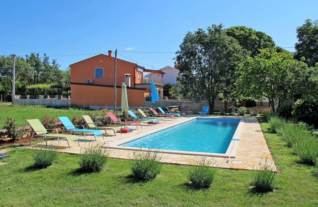 Tireli with 2 bedrooms and 1.5 bathrooms