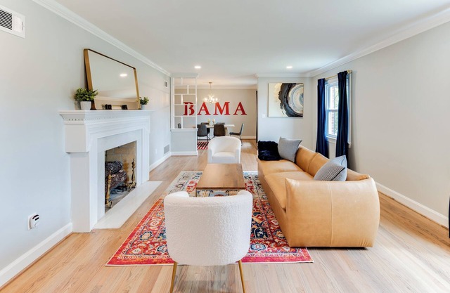 Title Town Retreat: Bama Vibes & Comfort Close to Campus!