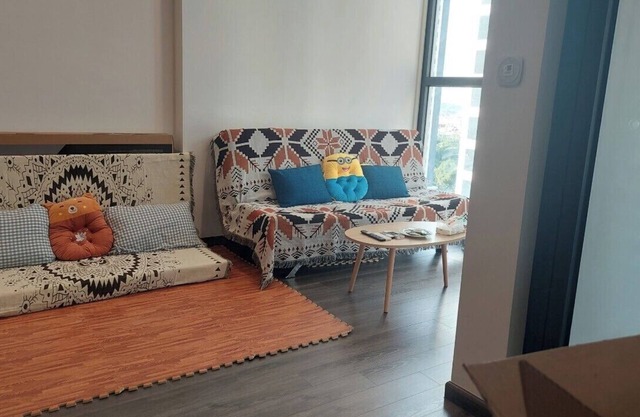 TK Resortstay - Vinhomes Smart City Provides Accommodation With an Outdoor Swimm
