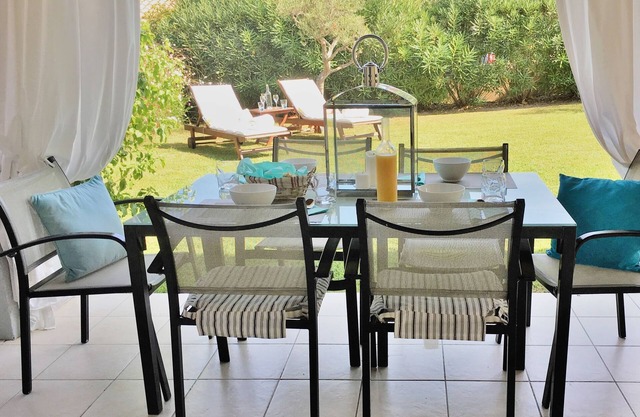 To discover Villa Cannes 8 people. Close to beaches & center. Wireless. 2 swimming pools