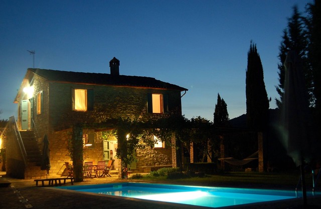 TODI NEARBY Stone farmhouse, with pool, garden, bush and Wi Fi