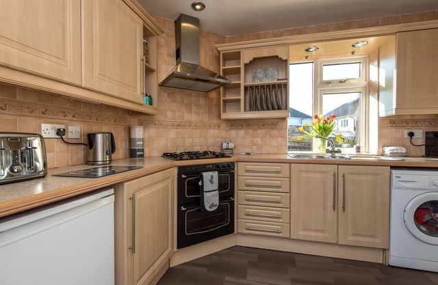 Toast Lettings | Park Drive, a 4 bedroom 2 bathroom house with ample parking