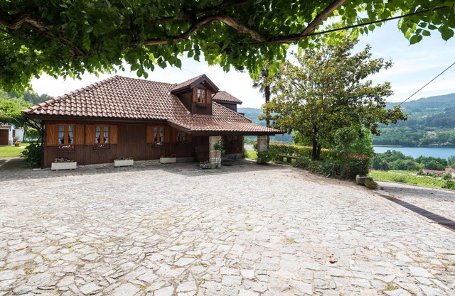 Toca dos Coelhos - Five Bedroom House, Sleeps 10