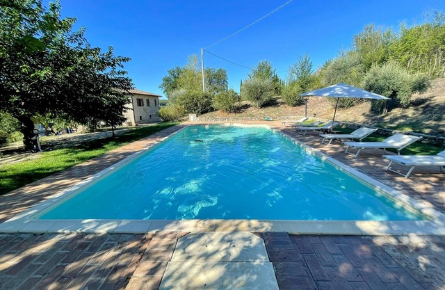 TODI BY THE POOL/SLEEPS 10/EXCLUSIVE POOL/WALK TO TODI 4 KMS/RESTAURANT 0.5 KMS