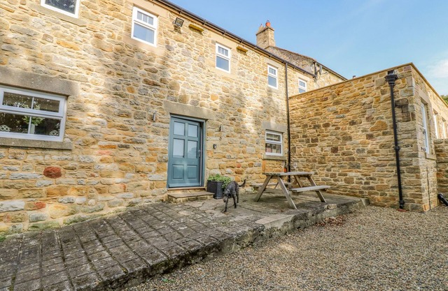 TODRIDGE BARN, pet friendly, character holiday cottage in Corbridge