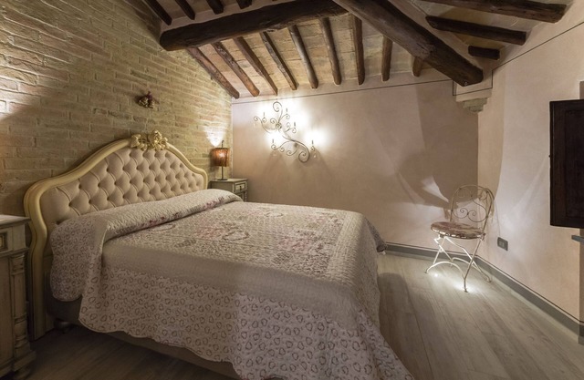 Tognazzi Holiday Home - Luxury Apartment Coretta - view of medieval towers