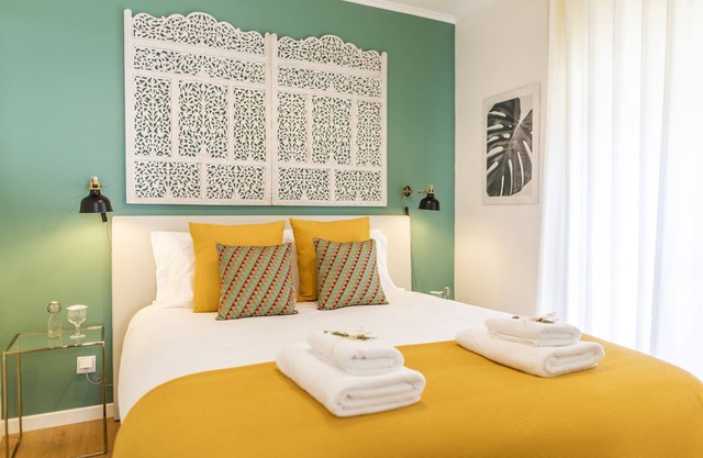 Toi et Moi -City Center Condo + free parking, Yours to Discover