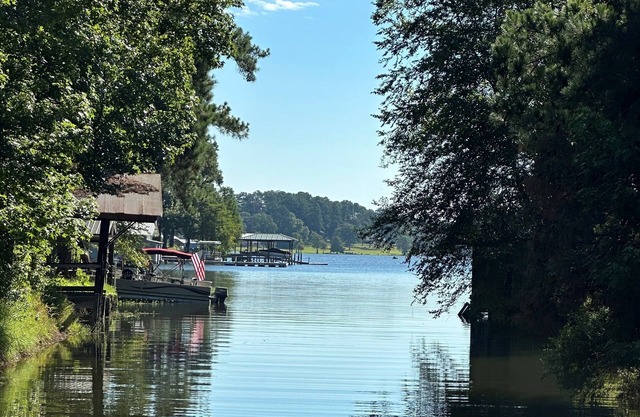 Toledo Bend Cabin-Mid-Lake-5 Miles from Town-Entire Cabin in Many, La