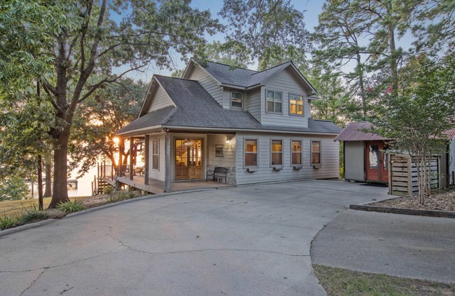 Toledo Bend Lakehouse - Mid Lake Waterfront Home On Main Lake | Amazing Sunsets!