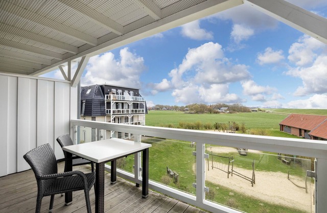 Tolle Ferienwohnung in Strandnähe mit Sauna und Balkon mit Land- und Meerblick