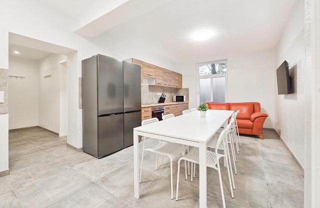 Tolstov Apartments - 3 , 4 and 5 Room Apartments - 20 Min zur Messe DUS