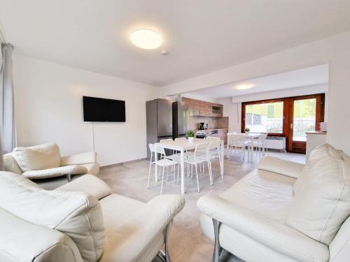 Tolstov House - 6 Room House with Terrace and Parking - 25 Min Messe DUS & Airport DUS