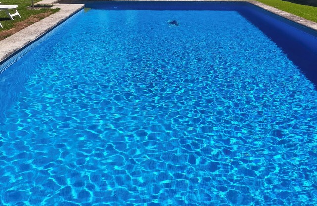 Tomiño, Casa Amplia y Tranquila con Piscina y Chimenea
