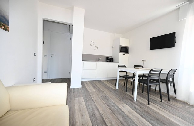 TONELLI HOUSE WATER APARTMENT GROUND FLOOR MALCESINE LAKE GARDA