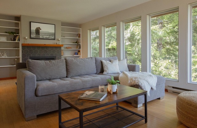 Tonquin Beach House-Wood Fireplace, EV Charger