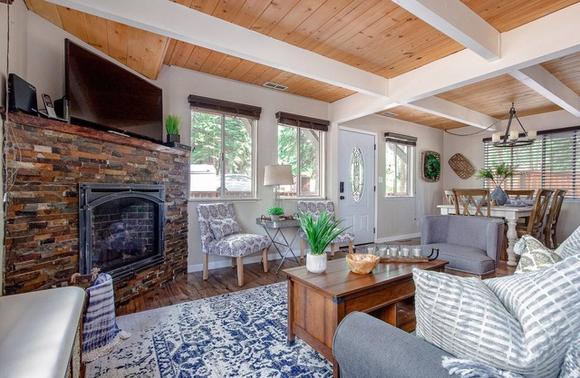 Tooch Villa - Spa, Games,3BR, 2BA, Hot Tub