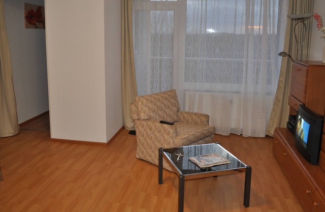 Top airport apartment, free parking. WIRELESS INTERNET ACCESS