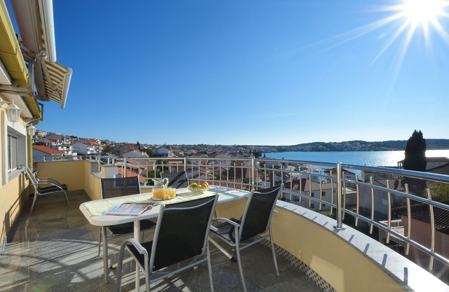 TOP apartment 5 pers, pool, sea view, luxury, 2 bedrooms + living room