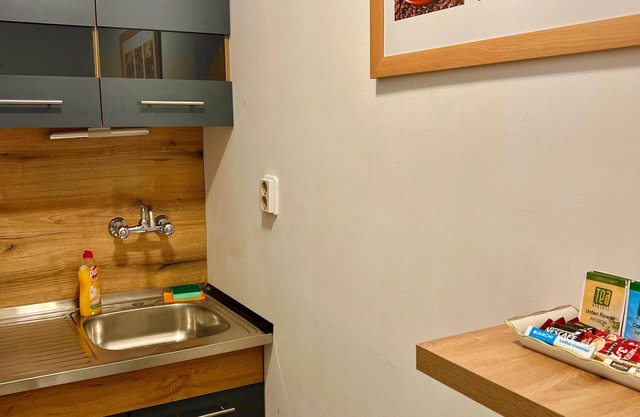 TOP CENTER 3-bedroom semi-basement apartment with WiFi; fits 8 guests