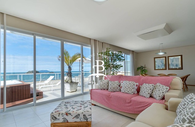 Top Coverage! Oceanfront, 3 suites and whirlpool!