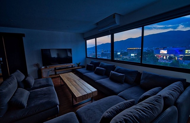 Top Design High Floor Condo, Spectacular Views, Pool, Near Nimmanhemin