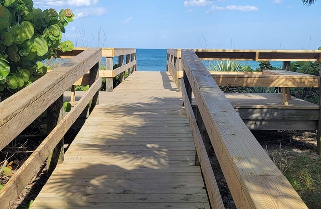 TOP END UNIT, OCEANFRONT, 2024 RENOVATED, BARN DOOR Master shower, GORGEOUS