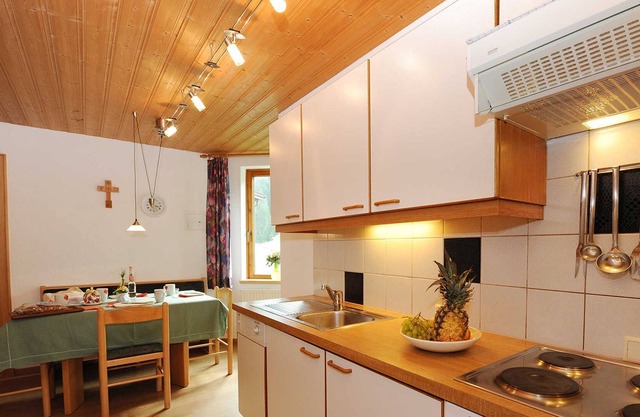 Top equipped apartment in a prime location, 4-5 persons, sauna, free Wi-Fi, entrance cross-country skiing / winter hiking trail, extra beds 2.20 m - Apart Zimalis ****