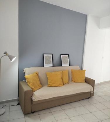 Top Floor Apartment near Olympia