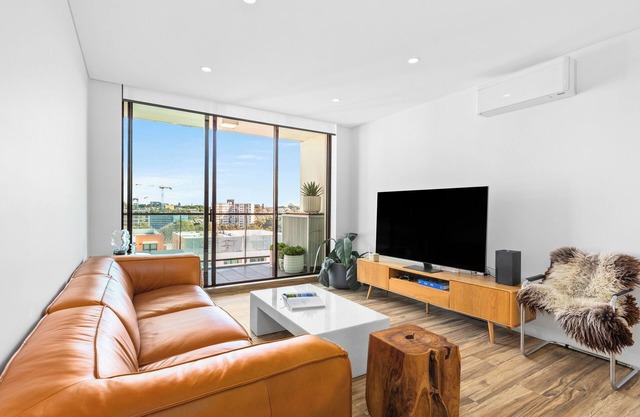 Top Floor Central Apartment Stunning Sunset Views