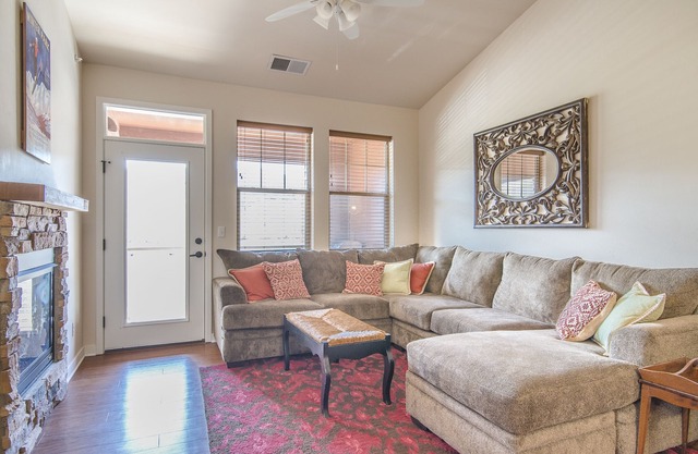 Top Floor Condo in Granby Ranch! Pool & hot tub Access! Detached 1 car garage