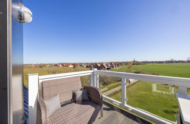 Top floor apartment near the beach with sauna, two balconies and great views -