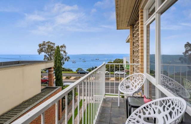 Top Floor Geelong Waterfront Apartment