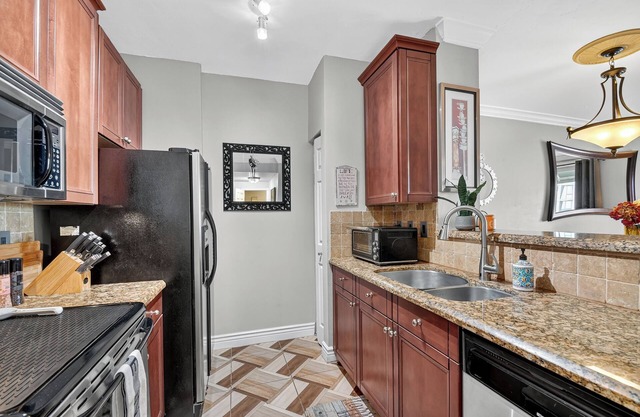 Top Floor Living/Penthouse 1BR Condo in the Heart of Cityplace, WPB
