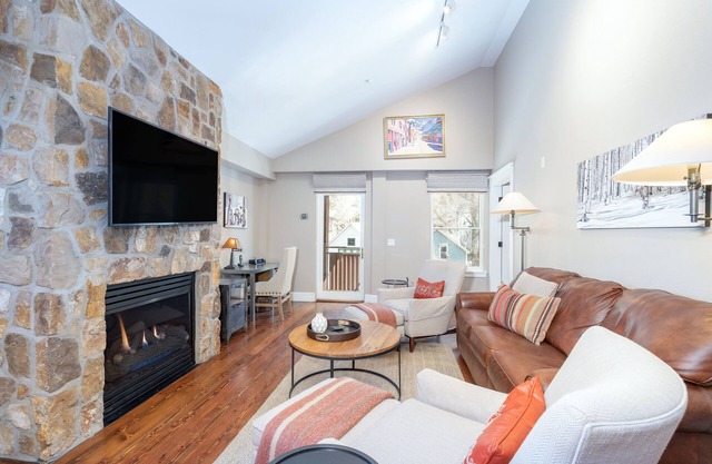 Top-Floor Luxury Pet-Friendly Condo at the River Club