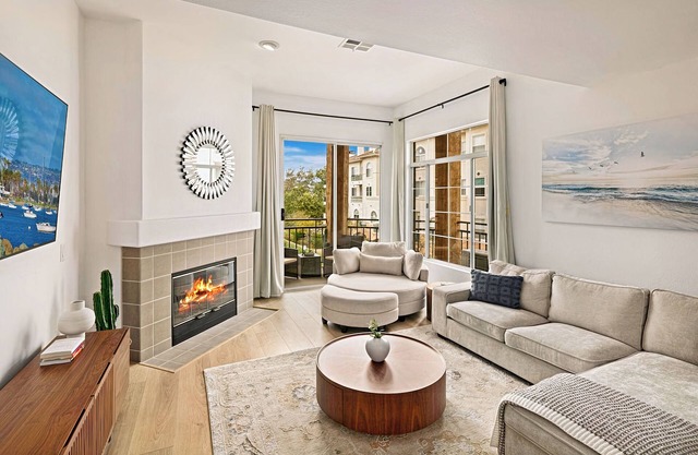 Top-Floor Oasis - Bright, Private, Pool & Gym