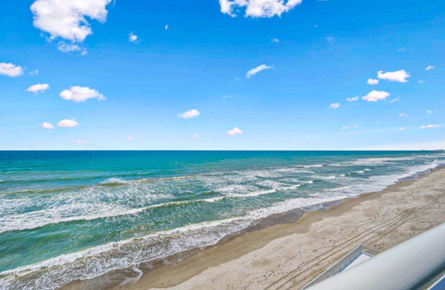 Top-floor, oceanfront condo with balcony