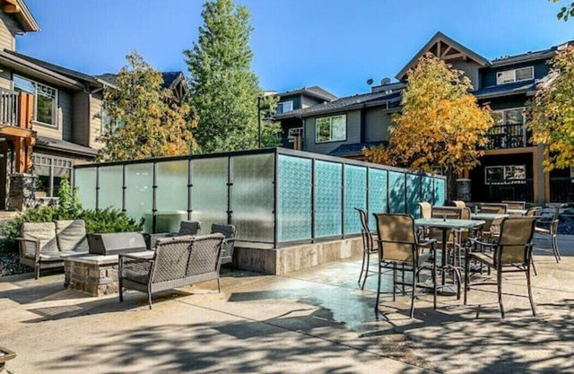 Top Floor One Bedroom Suite With Outdoor Hot Tub