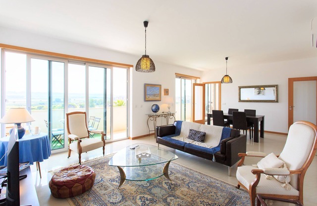 TOP-FLOOR 6-PERSON APARTMENT