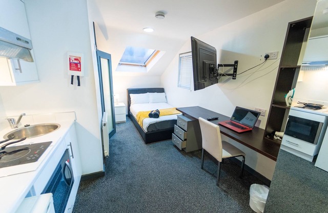 Top floor studio close to QE