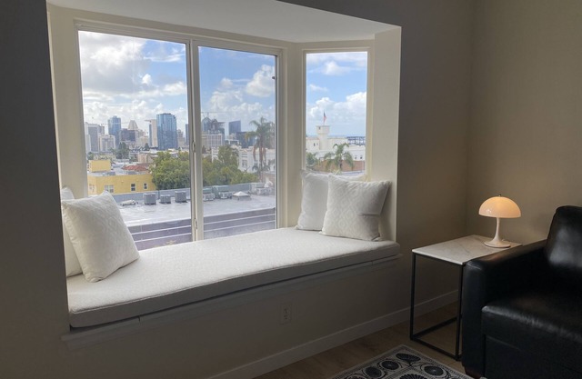 Top floor, stunning views, resort amenities, secure parking, walkers' paradise!