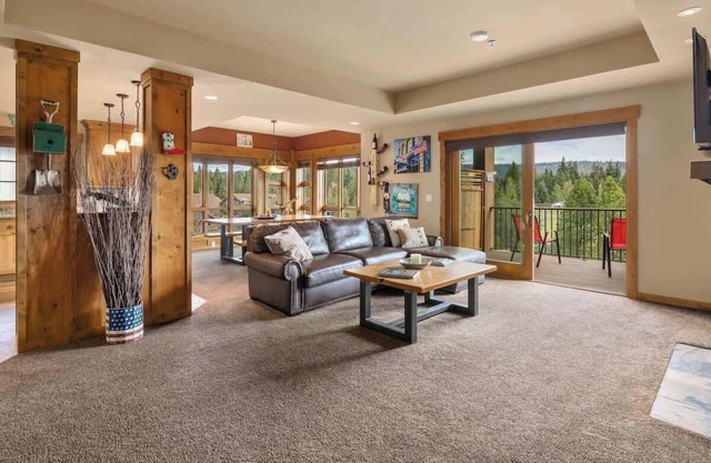 Top Floor Views | w/Hot Tub | Golf Course