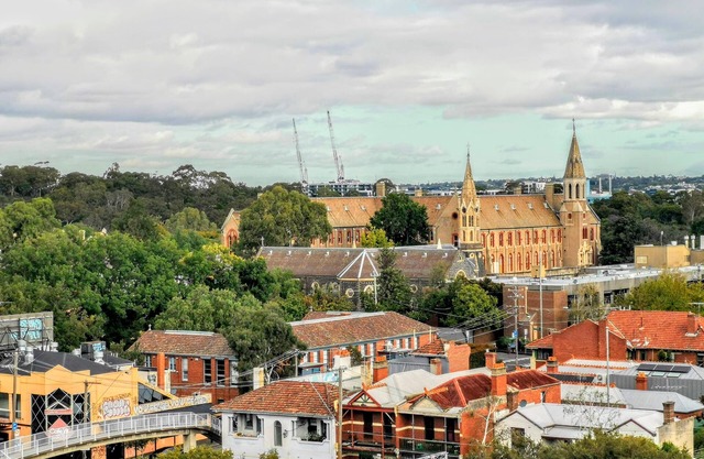 Top floor Zen apartment on the Yarra river!