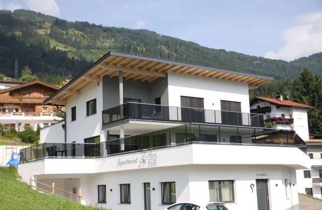Top holiday flat in Fügen near the ski area