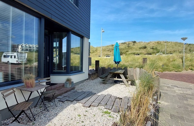 Top location! Next to lighthouse, beach 50m FLOW