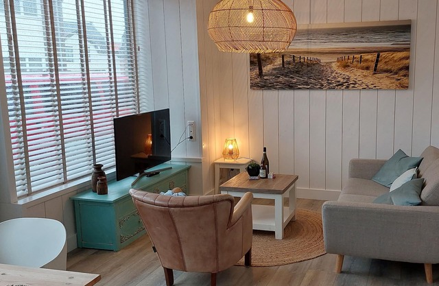 Top location! Next to lighthouse, beach 50m EBB