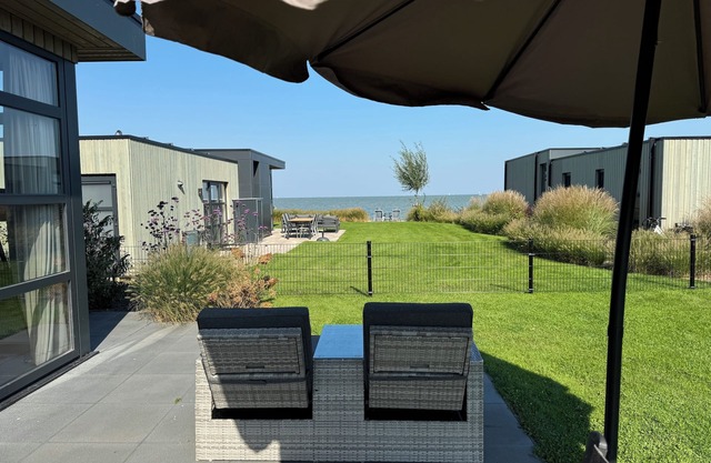 Top modern chalet Sonnenplätzchen, large garden on the IJsselmeer - NEW with fen